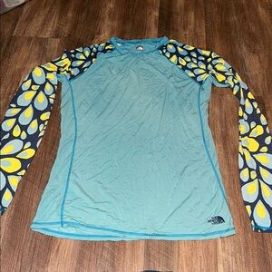 The North Face Blue Patterned Sleeved‎ Nylon Blend Swim Shirt size M